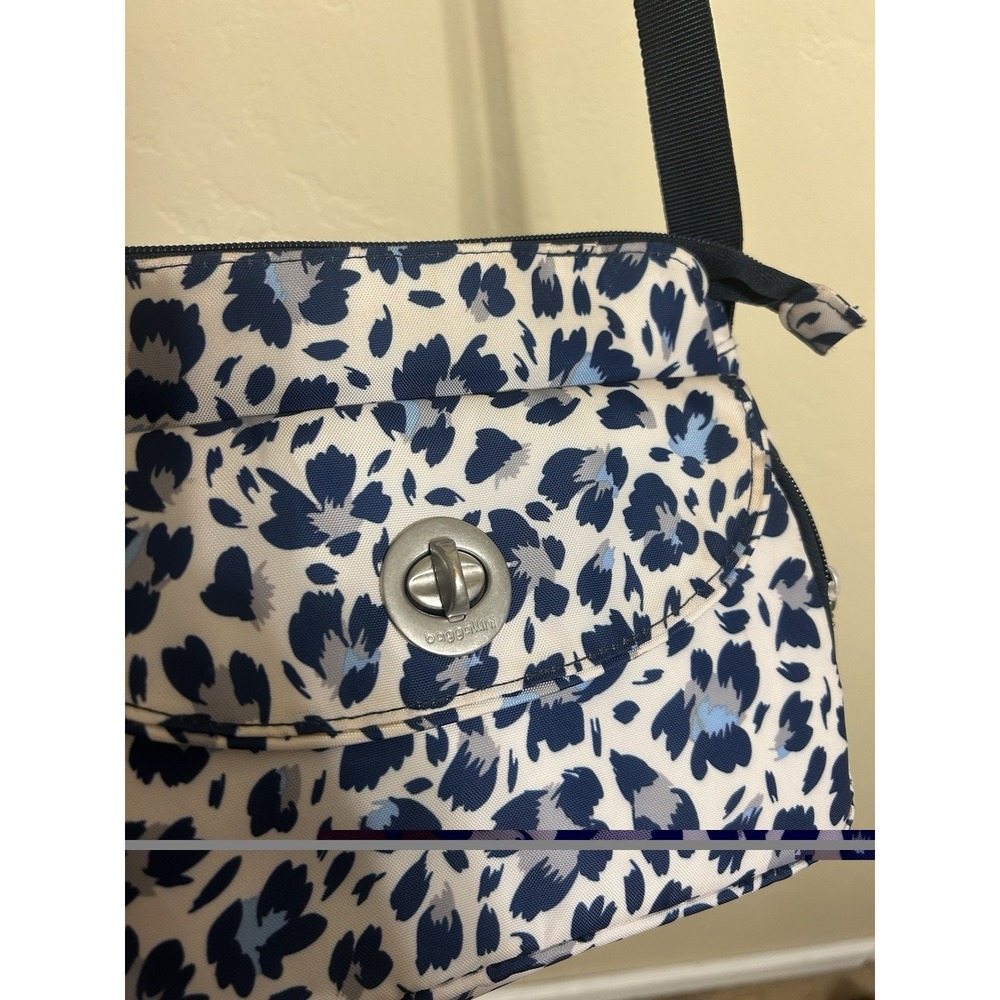 Baggallini Floral Cheetah Turn Lock Crossbody Canvas Bag Pockets Zip Purse - Picture 3 of 14